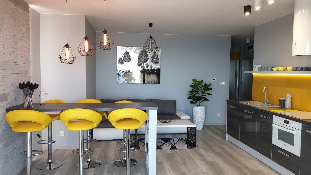 Apartament Elegance Yellow Rewal Exterior photo